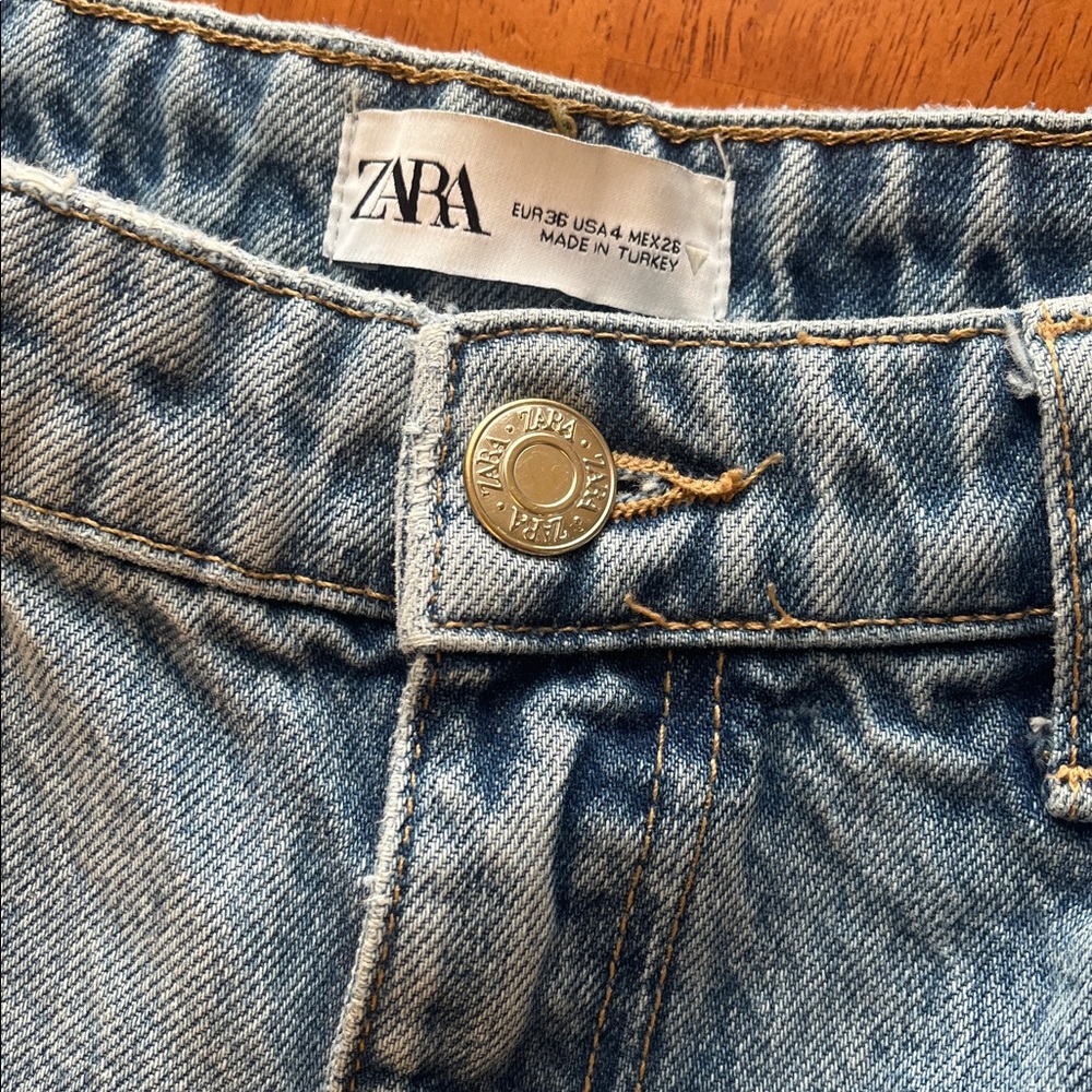 Zara Light Wash Distressed Wide Leg Jeans Sz 4 - Picture 7 of 8